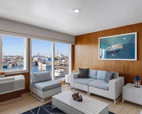 Club Wyndham Inn on Long Wharf – photo 11