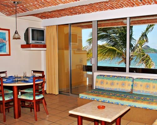 Las Flores Beach Resort – photo 3