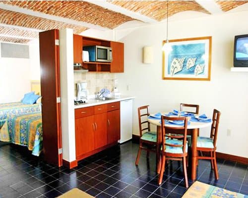 Las Flores Beach Resort – photo 6