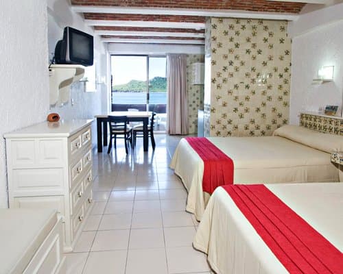 Las Flores Beach Resort – photo 16