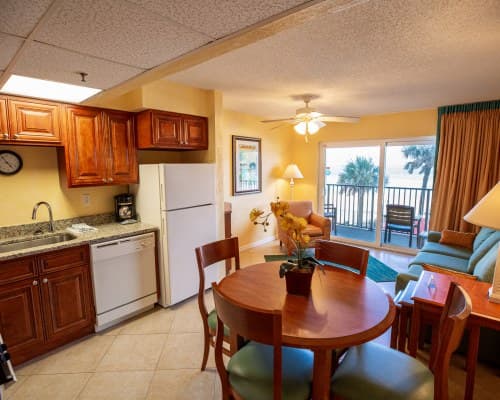 Tropic Sun Towers Phase I & II - 4 Nights – photo 1